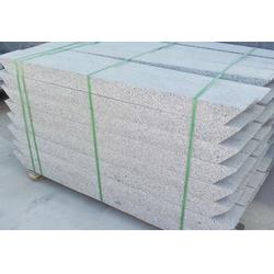 花崗巖路緣石在道路建設中的應用與翔鵬石材加工廠的優勢