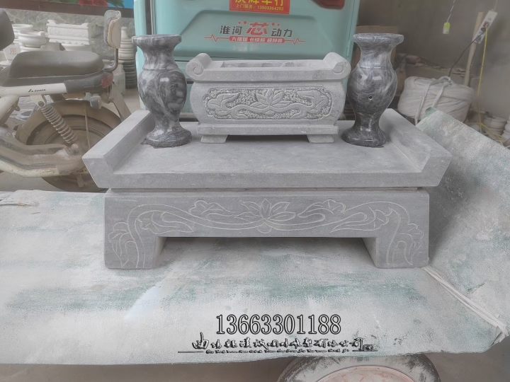 刻字墓碑加工與鼎勝石材 專注墓碑與魯灰石材的專業(yè)制造商